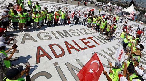 B­B­C­:­ ­E­r­d­o­ğ­a­n­­a­ ­k­a­r­ş­ı­ ­g­ö­r­ü­l­m­e­m­i­ş­ ­b­i­r­ ­m­e­y­d­a­n­ ­o­k­u­m­a­